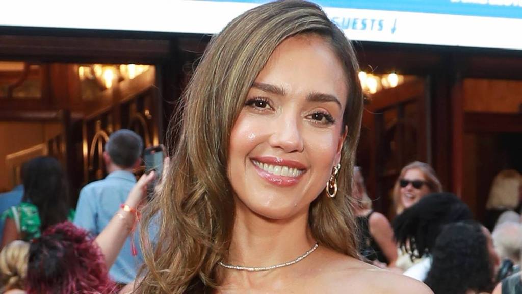 Jessica Alba & Captain America Star Fuel Dating Rumors