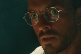 jurassic world rebirth jonathan bailey slutty little glasses