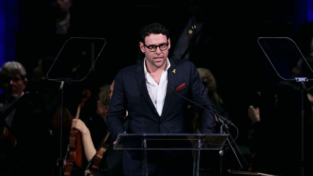 Scooter Braun Sends Message to Taylor Swift Fans