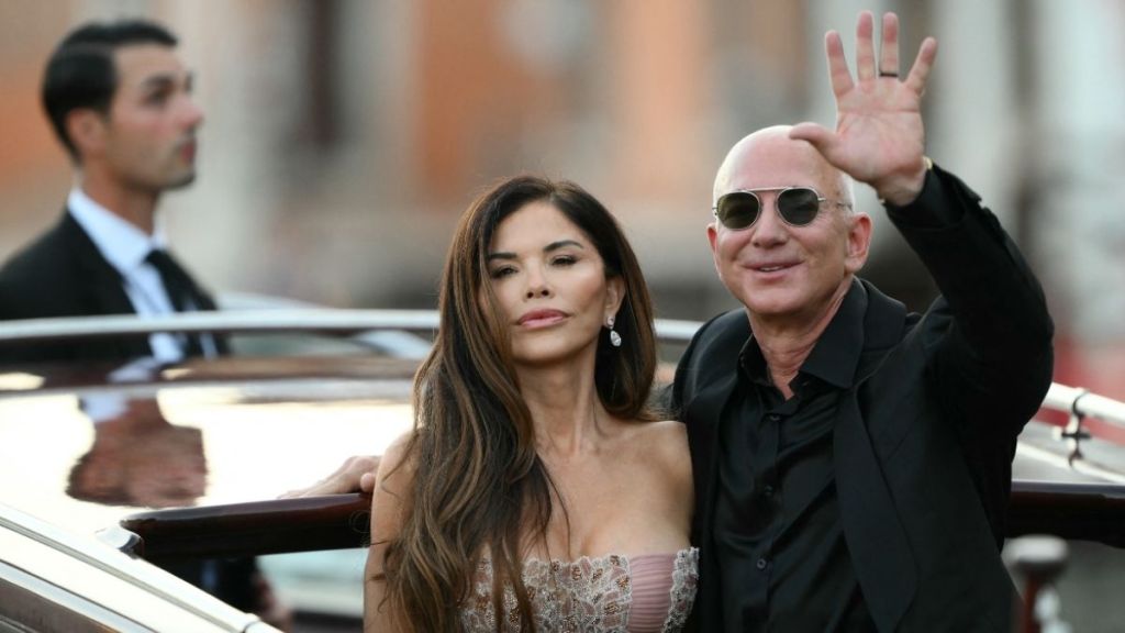 Lauren Sanchez Bezos Shows off Her Dance Moves in Ibiza Video