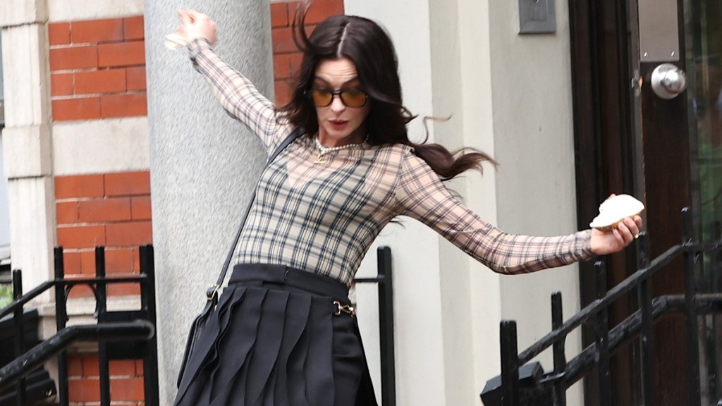 Anne Hathaway Reacts to Viral Almost Mini-Skirt Wardrobe Malfunction