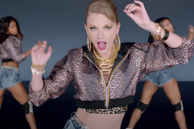 Taylor Swift Belly Button Trending