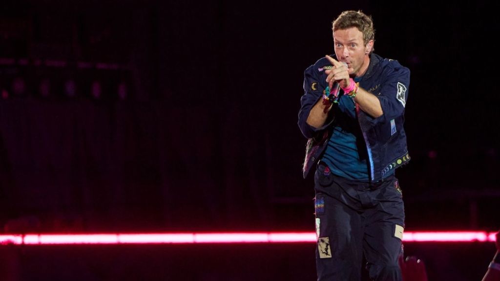 Chris Martin’s Ex-Wife & Ex-Girlfriend Are No Longer Friends, Says Source