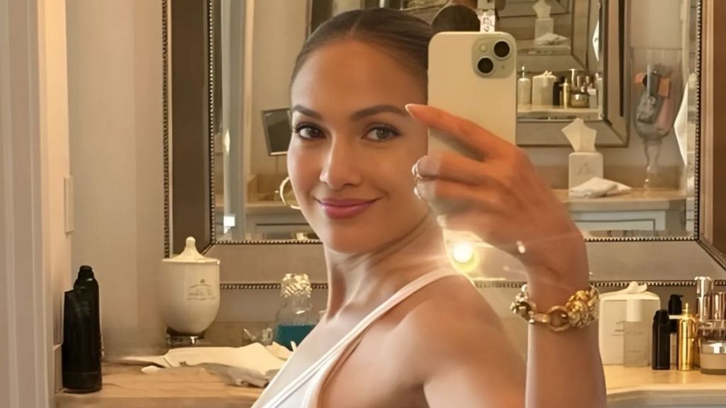 Chanel Apologized to Jennifer Lopez After Denying Her Entry To Store, Says Source