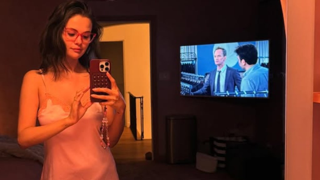 Selena Gomez Flaunts Her Legs in Mini Shorts Amid Cabo Trip