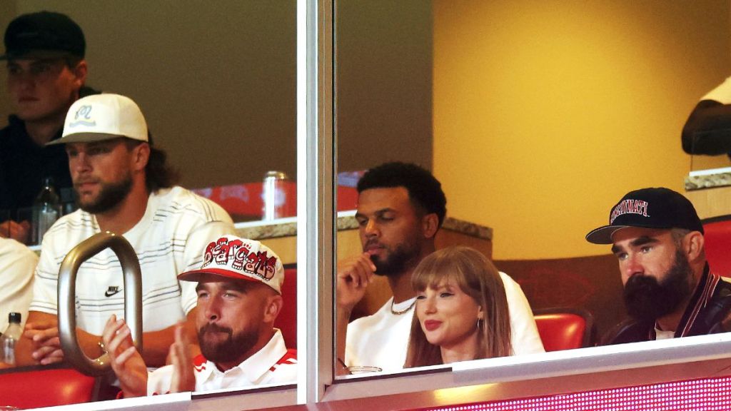Taylor Swift's Ex Did a Sweet Gesture After Her & Travis Kelce's Engagement — Report