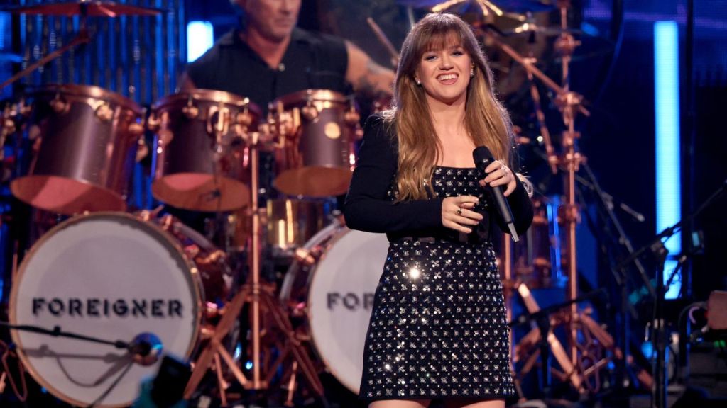 Kelly Clarkson Makes Changes to Her Work Schedule Following Ex-Husband’s Health Update