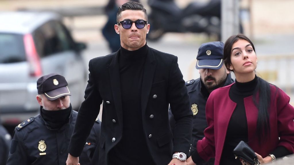 Engaged Couple Cristiano Ronaldo & Georgina Rodriguez Get Internet Talking With Ring Photo