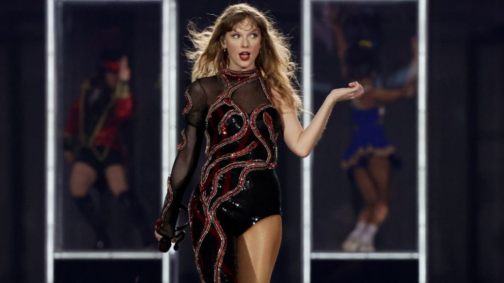 'Has Taylor Swift Been Engaged Before?' Trends After Engagement Photos Go Viral