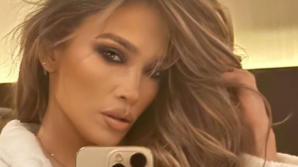 Jennifer Lopez Prepping for Broadway Debut, Claims Source