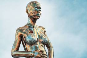 World's First Female Robot 'Could' Get Pregnant & Birth Human Baby 