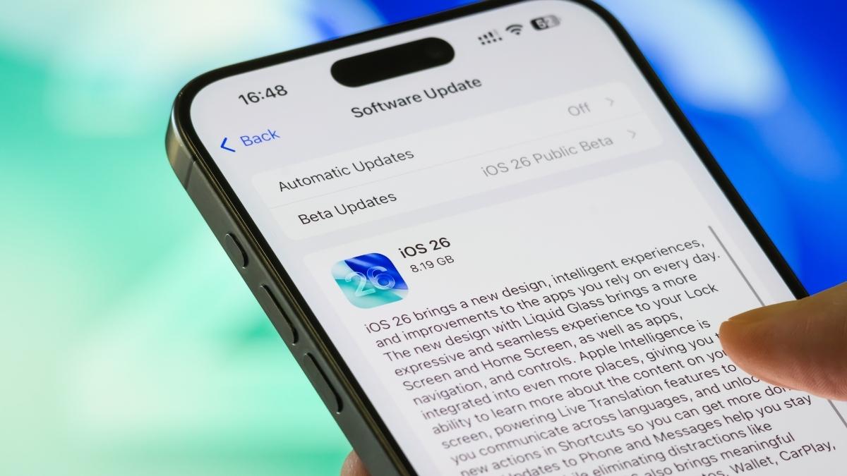 iPhones Users Asking How To Make Clock Bigger on iOS 26 Must Do This ...
