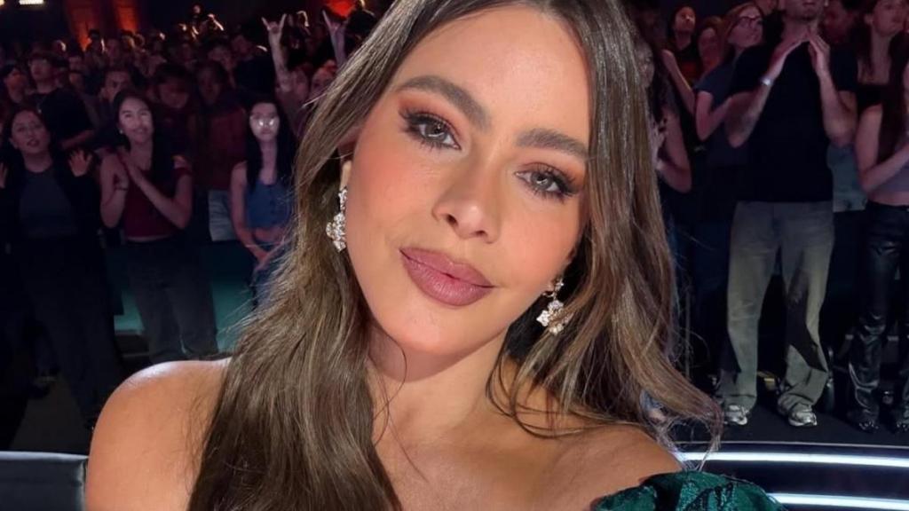 Sofía Vergara Drops Jaws in Off-Shoulder Green Dress