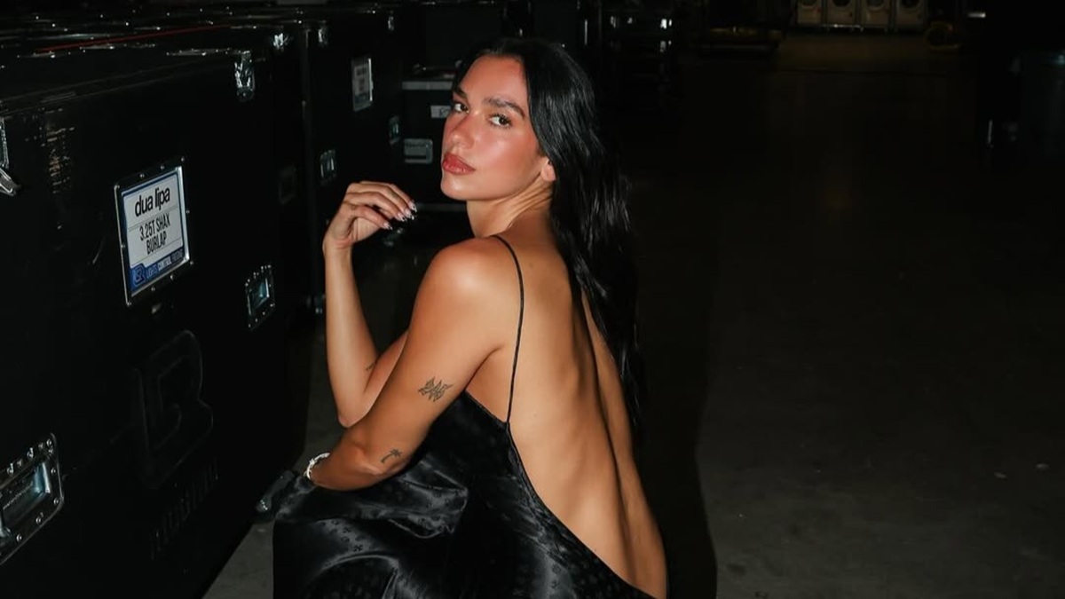 Dua Lipa's Backless Dress Look Has Fans Saying 'Her Body Is Carved by the Gods' - Mandatory Dua Lipa's Backless Dress Look Has Fans Saying 'Her Body Is Carved by the Gods' - Mandatory
