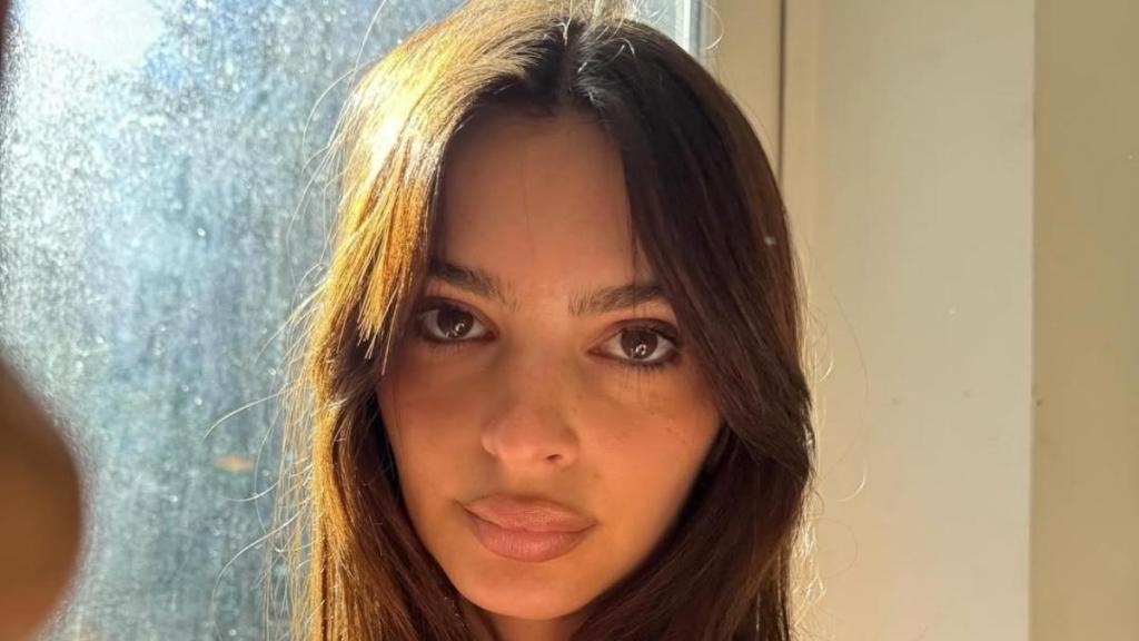 Emily Ratajkowski's Lingerie Photos Have the Internet in a Chokehold: 'Absolutely Breathtaking'