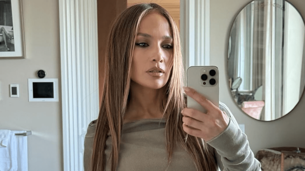 Jennifer Lopez Saying Divorce From Ben Affleck Helped Her Is Her Way of Protecting Herself, Says Source