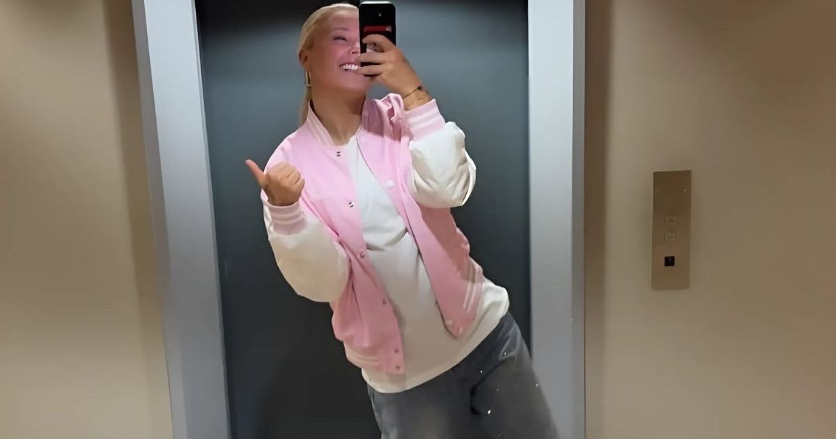 JoJo Siwa Shines in Gold Sequin Dress as Fans Call Her an 'Angel' -  Mandatory