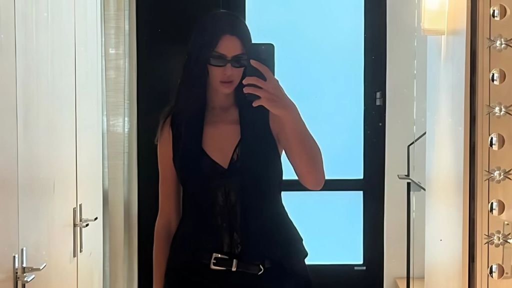 Irina Shayk's Chic Suit at US Open 2025 Says Bold Meets Business in Photos