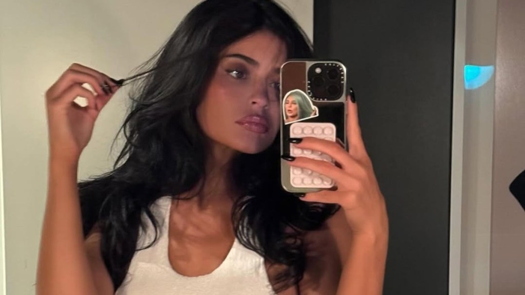 Kylie Jenner Showcases Her Tanned Abs in White Crop Top