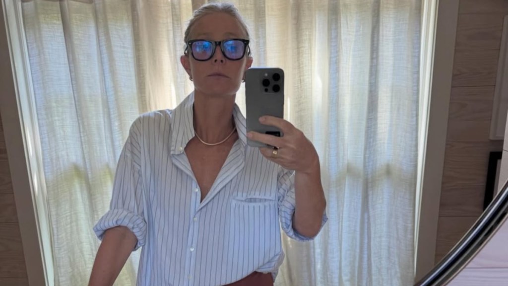 Gwyneth Paltrow's Underwear Mirror Selfie Will Make You Look Twice