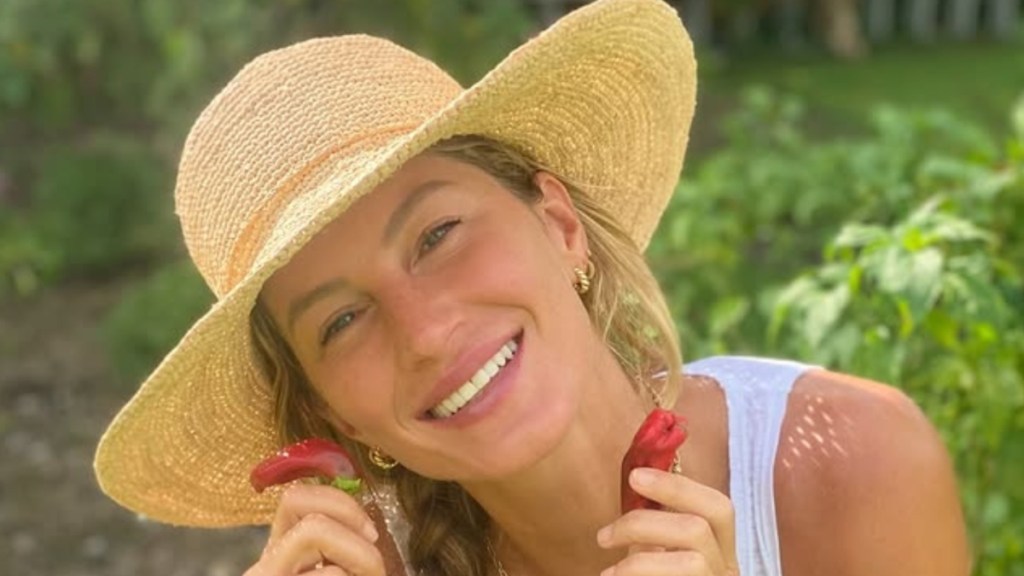 Gisele Bündchen & Ivanka Trump Rock Matching Black Bikinis on Miami Yacht