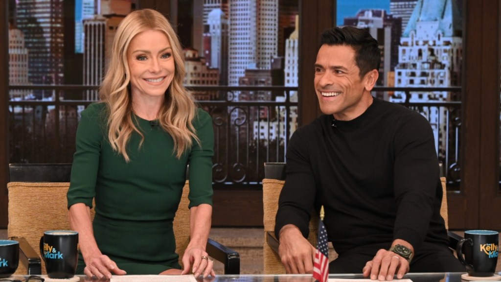 Kelly Ripa Thought 'Raw-Dogging' Trend Meant Something Else