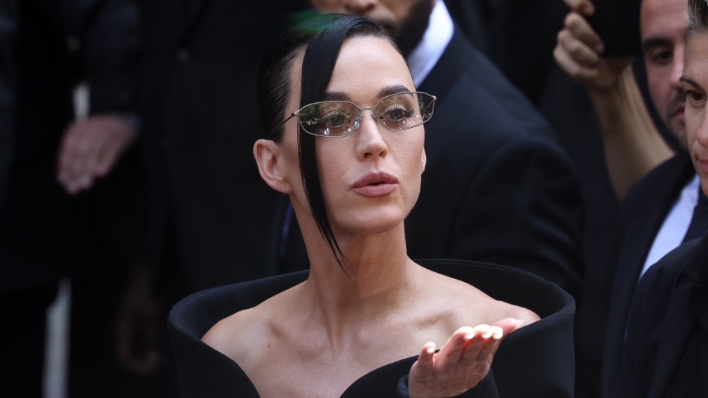 Katy Perry's Toned Abs in Silver Outfit Will Make You Look Twice