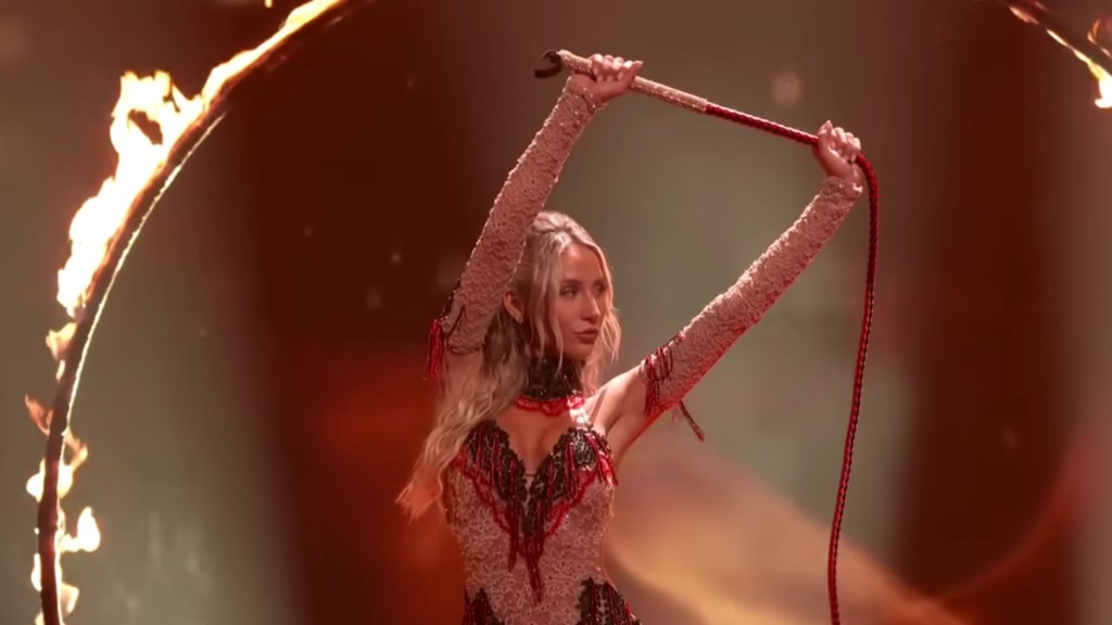 Fans React to Alix Earle in Backless Bodysuit: 'So Good'