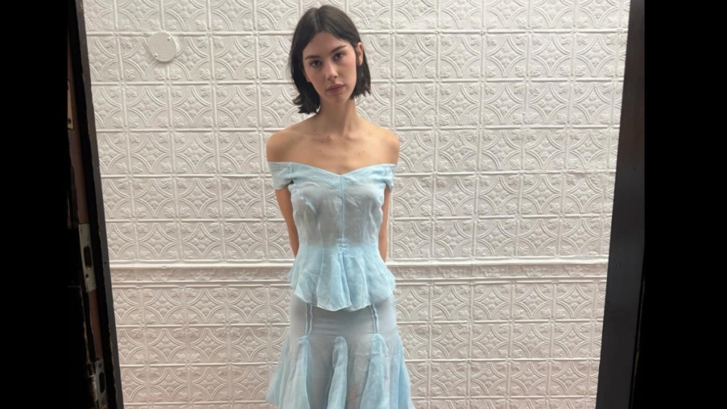 Gracie Abrams Showcases Her Abs in Chic Mini Shorts Look