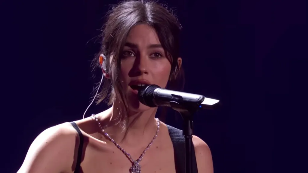 Fans React to Gracie Abrams Showcasing Her Abs in Mini Shorts