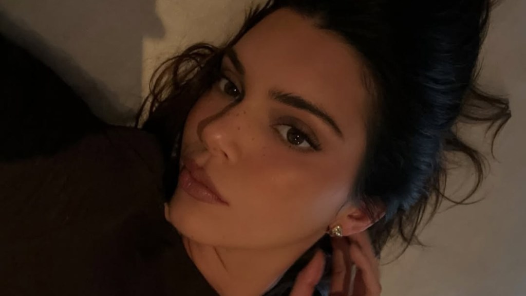 Kendall Jenner's Mirror Selfie in Workout Shorts Will Make You Look Twice