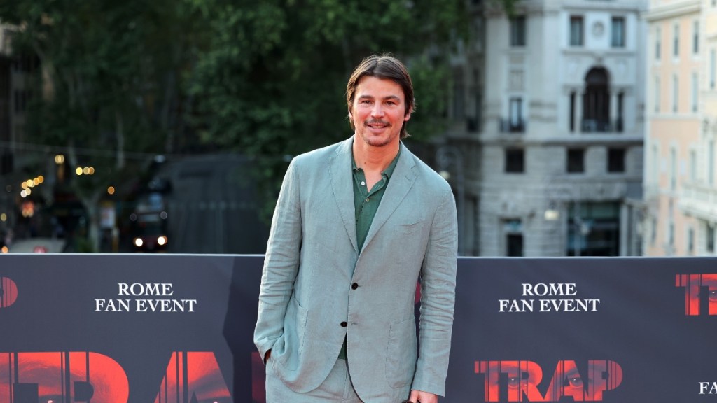 Josh Hartnett Involved in Car Accident & Taken to Hospital Amid Netflix Series Filming