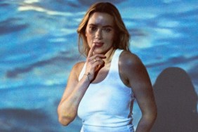 Scarlett Johansson Is 'Literal Mood' in Crop Top & Jeans Combo