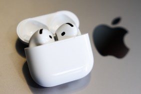 Your Apple AirPods Control This New iPhone Game