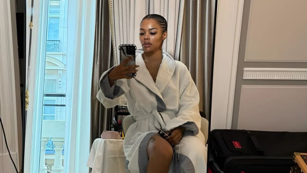 Teyana Taylor Posing in Bathrobe Has Fans Saying 'Face Card Never Declines'