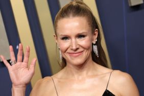 Kristen Bell Lets Her Naked Dress Do All the Talking in Emmys Glambot Shot