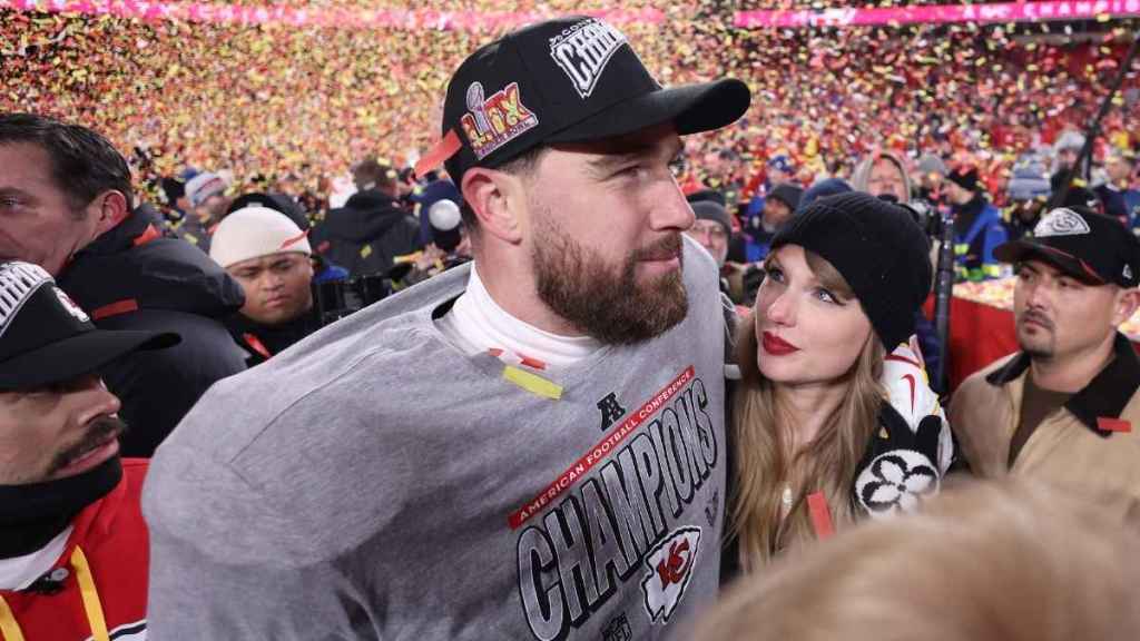 Nikki Glaser Thinks Taylor Swift & Travis Kelce’s Engagement Is Ruining ‘Relationships'