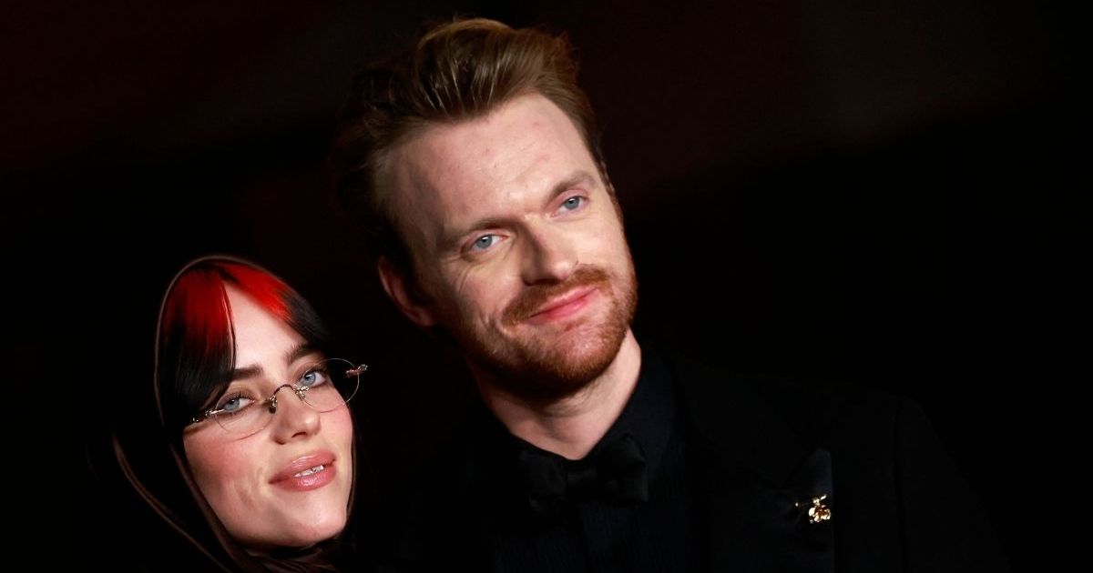 billie-eilish-has-the-most-natural-reaction-to-brother-finneas