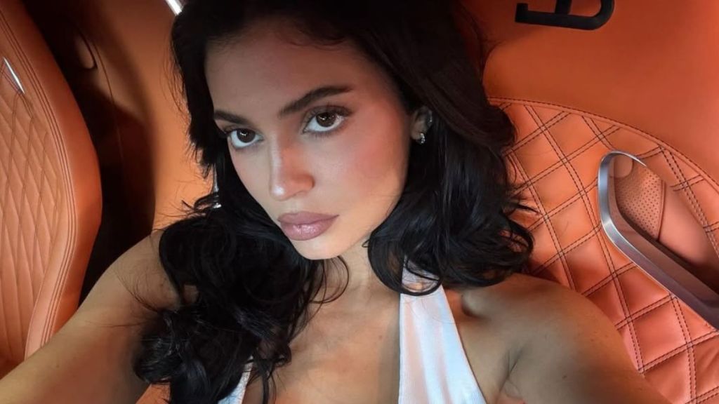 Kylie Jenner's Natural Curls Are the Highlight of This New Photo