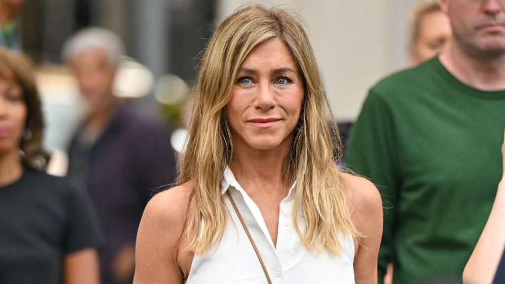 Jennifer Aniston’s Boyfriend Jim Curtis ‘Not a Part of the Spotlight,’ Source Claims