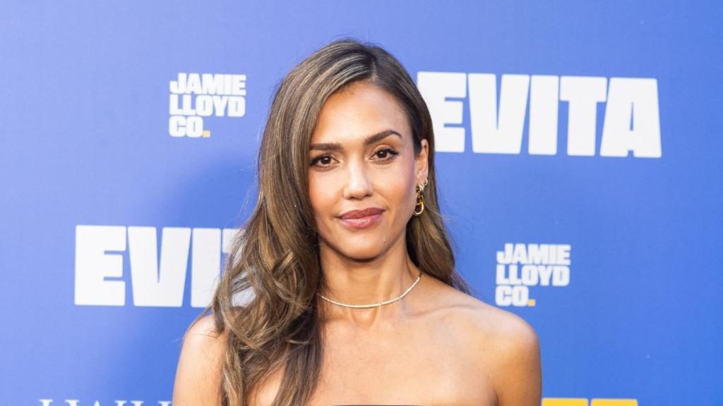 Jessica Alba Puts Her Legs on Display With Red Mini Dress