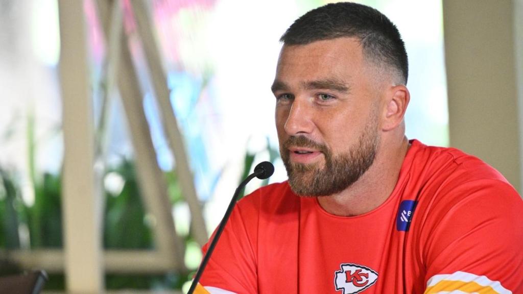 Travis Kelce Gets Brutally Slapped by Chargers' Teair Tart During Chiefs Game