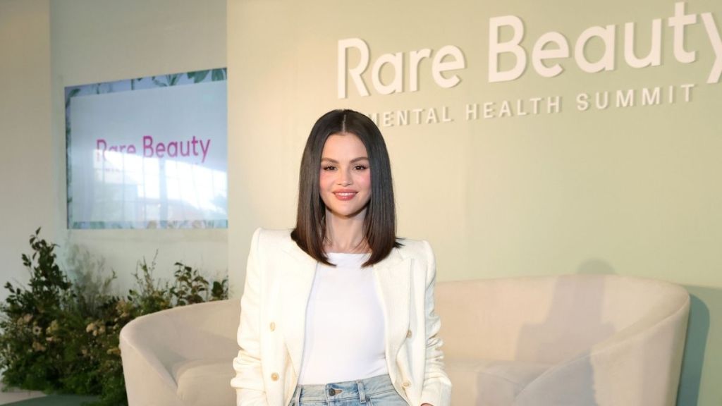 Selena Gomez Soaks Up The Sun in Racy Shorts