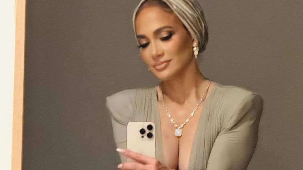 Photo: Jennifer Lopez's Sheer Top Proves Workwear Can Be Sexy Too