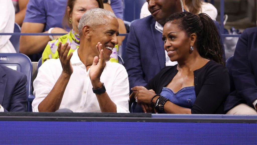 Barack & Michelle Obama Yacht Photos Might Have Completely Quashed Divorce Rumors