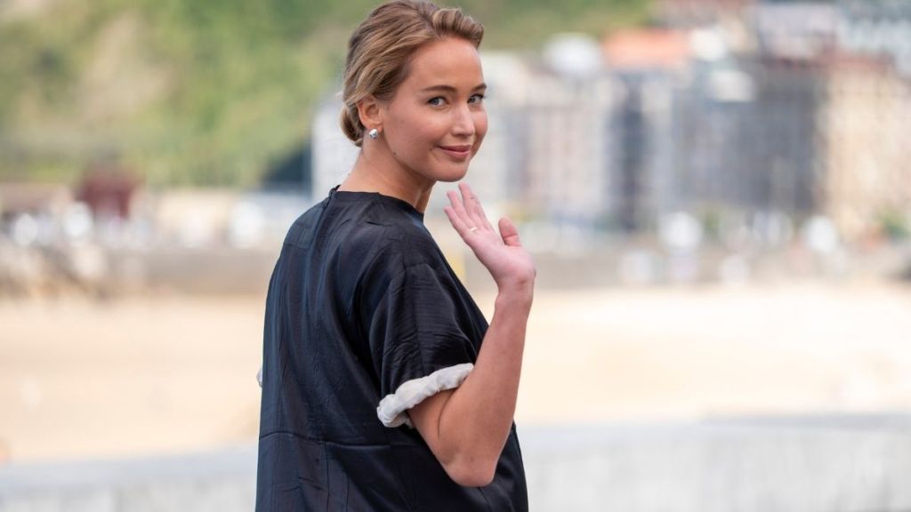 Jennifer Lawrence Draws Mixed Reactions For Dramatic Cape Look