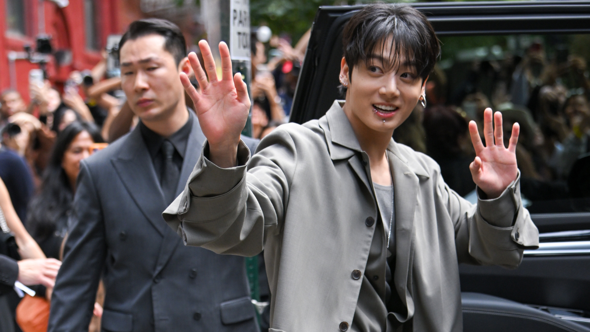 BTS’ Jungkook Outshines the Models at Calvin Klein NYFW in Oversized ...