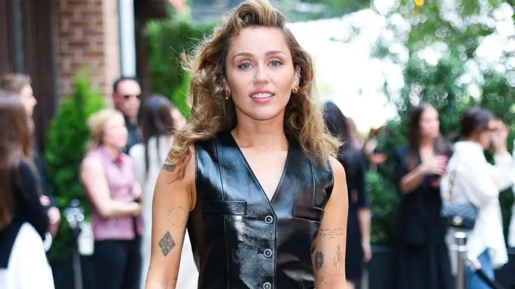 Fans React to Miley Cyrus Wearing Nothing But Body Paint