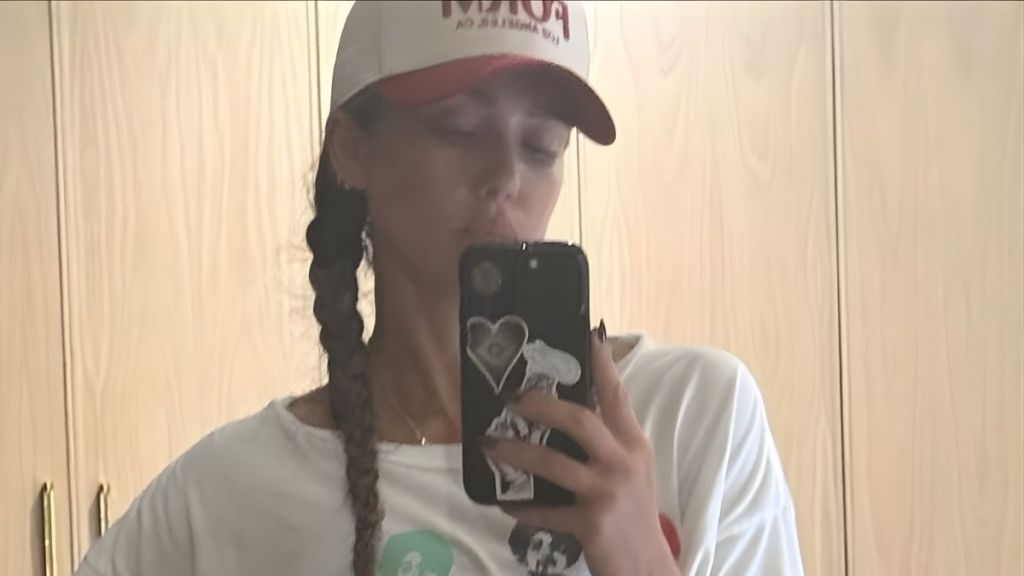 Fans Crown Jessica Alba ‘Most Charming Angel’ Following Self-Care Photo