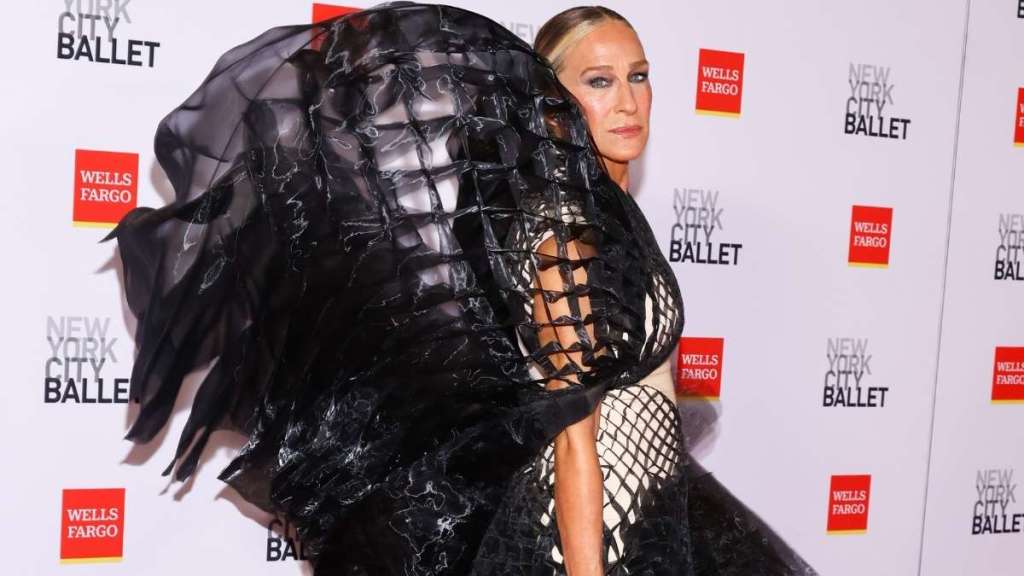 Sarah Jessica’s Sculptural Gown With Wings Is a Rare Yet Worthy Red Carpet Moment